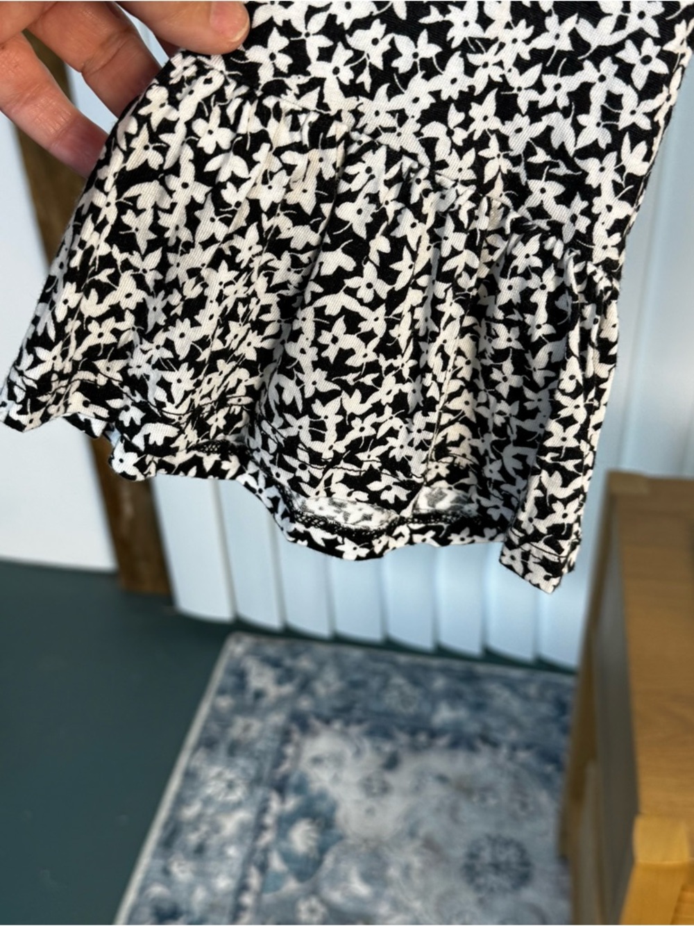 Michael Kors Black & White Floral Scoop Neck Blouse - Picture 6 of 10